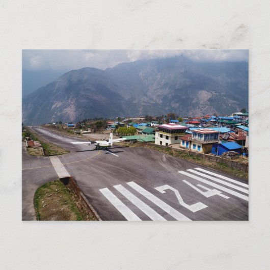 Flugzeug am Lukla Mountain Airport Landing Strip Postkarte (Vorderseite)