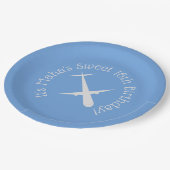 Flugzeug auf blauem Personalisiert Pappteller (Schrägansicht)