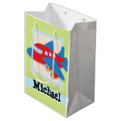 Flugzeug auf den grünen und weißen Streifen Mittlere Geschenktüte (Vorderseite Schrägansicht)