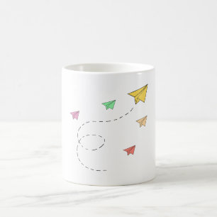 Flugzeug aus fliegendem Papier Kaffeetasse