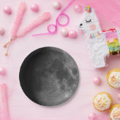 Flugzeug aus Papier. Foto Mond. Papierplatte Pappteller (Party)