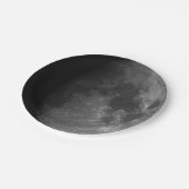 Flugzeug aus Papier. Foto Mond. Papierplatte Pappteller (Schrägansicht)