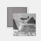 FLUGZEUG des Zweiten Weltkriegs, die über Pyramide Magnet (Vorderseite/Rückseite)