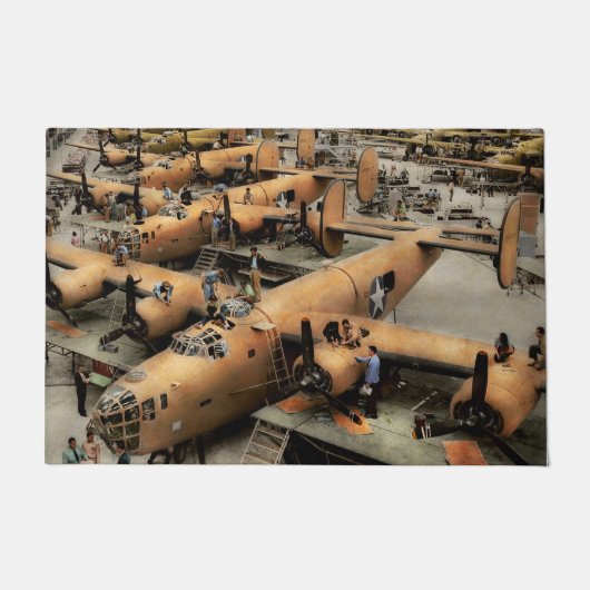 Flugzeug - Fabrik - Der Große Befreier 1943 Fußmatte (Vorderseite)