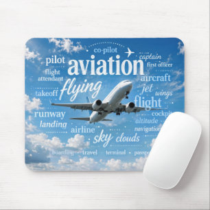 Flugzeug fliegt in einer Wortwolke Mousepad