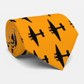 Flugzeug in Orange Krawatte (Gerollt)