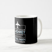 Flugzeug-Mechaniker-Flugzeug nimmt wirkliche Kaffeetasse (VorderseiteRechts)