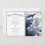 Flugzeug oberhalb der Wolken Bar Mitzvah Einladung<br><div class="desc">Ihr Weltreisersohn hat seine Bar Mitzvah,  also brauchen Sie die perfekte thematische passende Einladung. Diese Einladungen zeigen einen Blick über die Wolken von einem Flugzeug aus mit einer Silhouette-Flugzeug-Abbildung. Ihre Bar Mitzvah-Daten werden auf der links Seite in Grau und Marineblau nach Maß gedruckt. Matching von UAWG/Antwortkarten:</div>