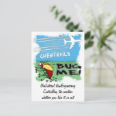 Flugzeug sprüht Chemtrails auf beutelten Insekten Postkarte (Stehend Vorderseite)