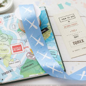 Flugzeug steigt steil in Formation auf Sky Blue Satinband