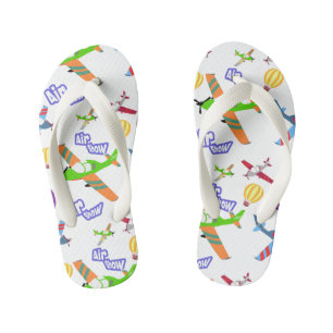 Flugzeug zeigt die Flip Flops des weißen Kids Kinderbadesandalen