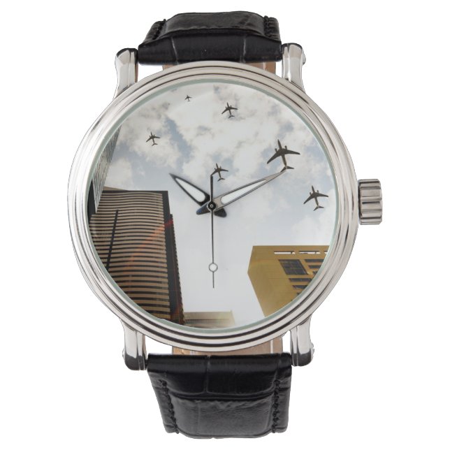 Flugzeuge, die über Gebäude fliegen Armbanduhr (Vorderseite)