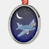 Flugzeugfliegen nachts mit Mond u. Sternen. Pilot Silbernes Ornament (Links)