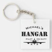 Flugzeughangar und Pilot Personalisiertes Geschenk Schlüsselanhänger (Vorderseite)