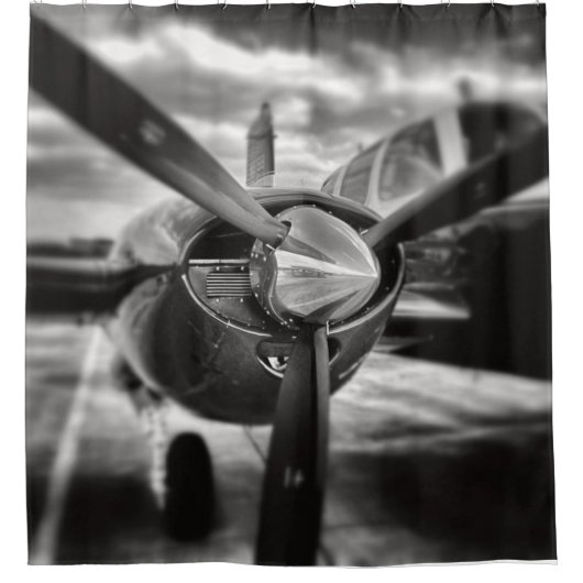 Flugzeugpropeller Schwarz und Weiß Duschvorhang (Vorderseite)