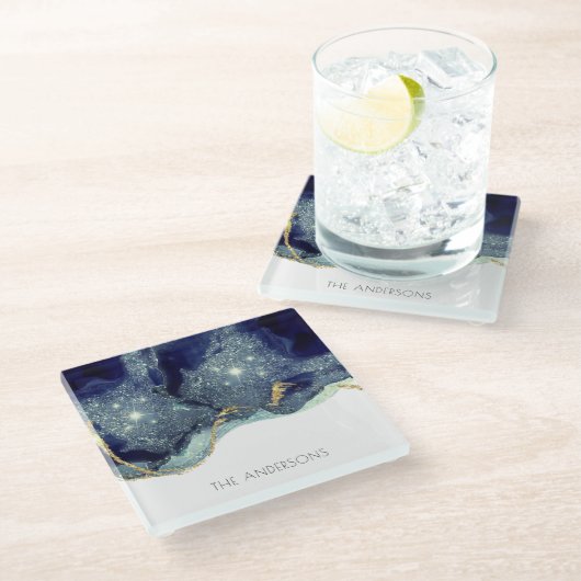 Fluid Abstrakt Alcohol Ink Gold Navy Glitzern Glasuntersetzer (Schrägansicht)