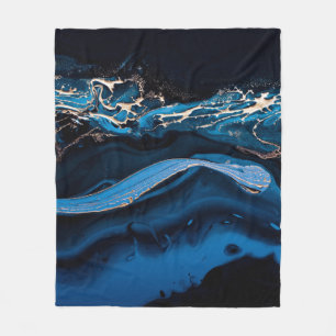 Fluid Art. Liquid Metallic Gold in abstrakt blau w Fleecedecke