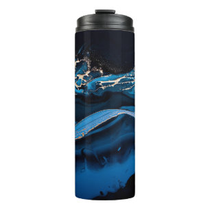 Fluid Art. Liquid Metallic Gold in abstrakt blau w Thermosbecher