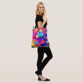 Fluid Color Chaos: Dynamisches digitales Kunstwerk Tasche (Am Model)