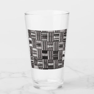 Fluid Symmetry: Erforschung abstrakter Designs im  Glas