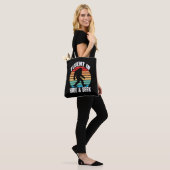 Fluor in Hide und Seek Funny Bigfoot Tasche (Am Model)