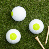 fluoreszierendes Gelb - weißes Monogramm Golfball (Insitu Gras)