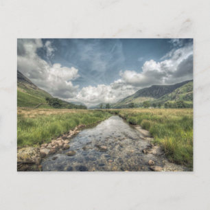 Fluss, der aus dem Buttermere-See in Windermere fl Postkarte