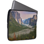 Fluss des Nebels Laptopschutzhülle (Vorne Rechts)