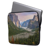 Fluss des Nebels Laptopschutzhülle (Vorderseite Links)