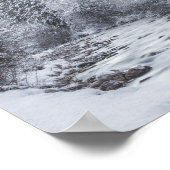 Fluss durch den Winterwald Mojstrana Poster (Ecke)