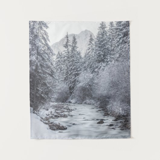 Fluss durch den Winterwald Mojstrana Wandteppich (Vorderseite)