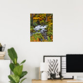 Fluss durch Wald, Fall, Oregon Poster (Heimbüro)