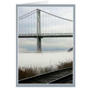Fluss Fog mit Brücke