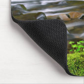 Fluss in grünem Wald, Oregon Mousepad (Ecke)