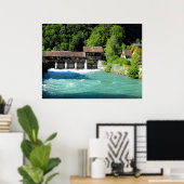 Fluss in Interlaken West in der Schweiz Poster (Heimbüro)