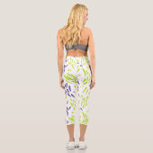 Fluss in kalkgrün und Lila Capri Leggings (Rückseite)