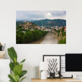 Fluss Mt'kvari Flows, Tiflis Poster (Heimbüro)