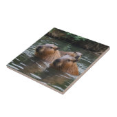 "Fluss Serenity: Capybaras schwimmen im Fluss" Fliese (Seite)