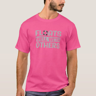 Fluss Tubing schwimmt gut mit anderen T-Shirt