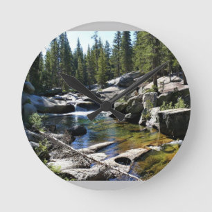Fluss Tuolumne in Tuolumne Meadows, Yosemite, CA Runde Wanduhr