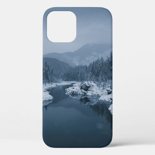 FLUSS UMGEBEN VON SCHNEE GEDECKTES FELD MIT PINE T Case-Mate iPhone HÜLLE (Rückseite)