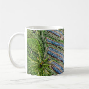 Fluss zwischen Kokospalmen Kaffeetasse