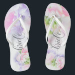 FLÜSSIGE PLATTERBSEN BREITE BADESANDALEN<br><div class="desc">Bride Sandals für die Kollektion - Blumenchic Hochzeitsstimmung in Rosa und Lavendel mit hübscher Kalligraphie und modernen Schriftart</div>