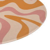 Flüssiger Swirl Retro Vibe Orange und Dusky Pink Schneidebrett (Ecke)