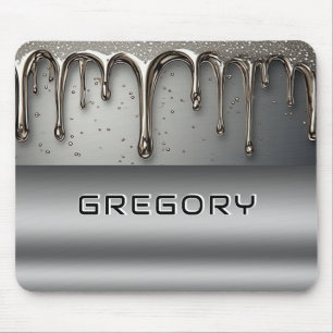Flüssiges Metall tropft über silberne Chromoberflä Mousepad