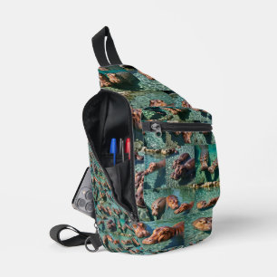 Flusspferde beim Spielen: Ein Teichparadies, Crossbody Bag