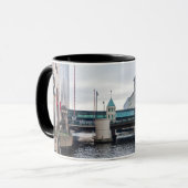 Flussufer und Architektur im Zentrum von Milwaukee Tasse (Vorderseite Links)
