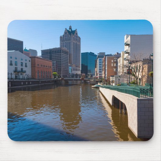 Flussufer von Kilbourn Straße in Milwaukee Mousepad (Vorne)