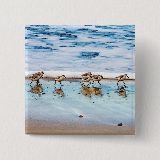 Flussuferläufer, die entlang den Strand laufen Button (Vorderseite)