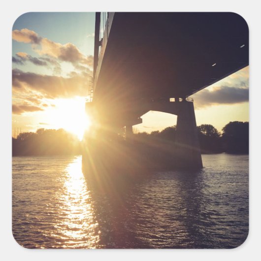 Flussunterfahrten-Kreuzfahrt Quadratischer Aufkleber (Vorderseite)